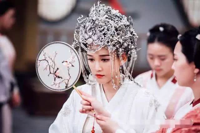 新娘穿古裝新郎應(yīng)該穿什么_古裝新娘服裝_chatgpt扮演新娘