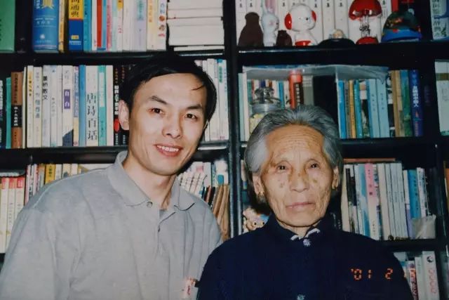 老寫老師幽默的作文_老師的老怎么寫_老寫老師的作文怎么寫