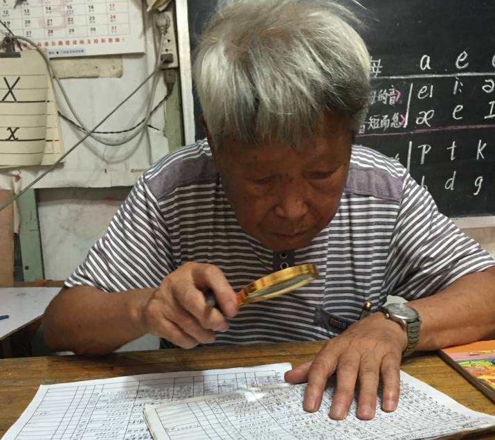 寫老師可以寫什么_老寫老師的詩_老師的老怎么寫