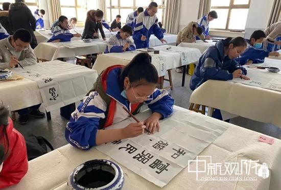 藝術素養怎么寫 白銀區百余名中小學生現場書寫比拼 提高藝術素養