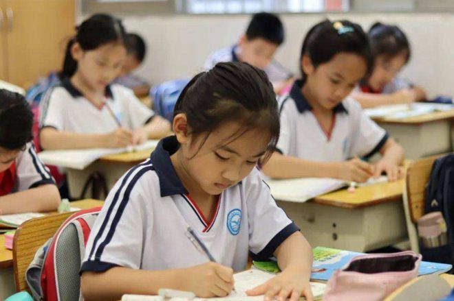 小孩考試成績家長評價_小孩考了100分家長怎么寫評語_家長孩子考試評語