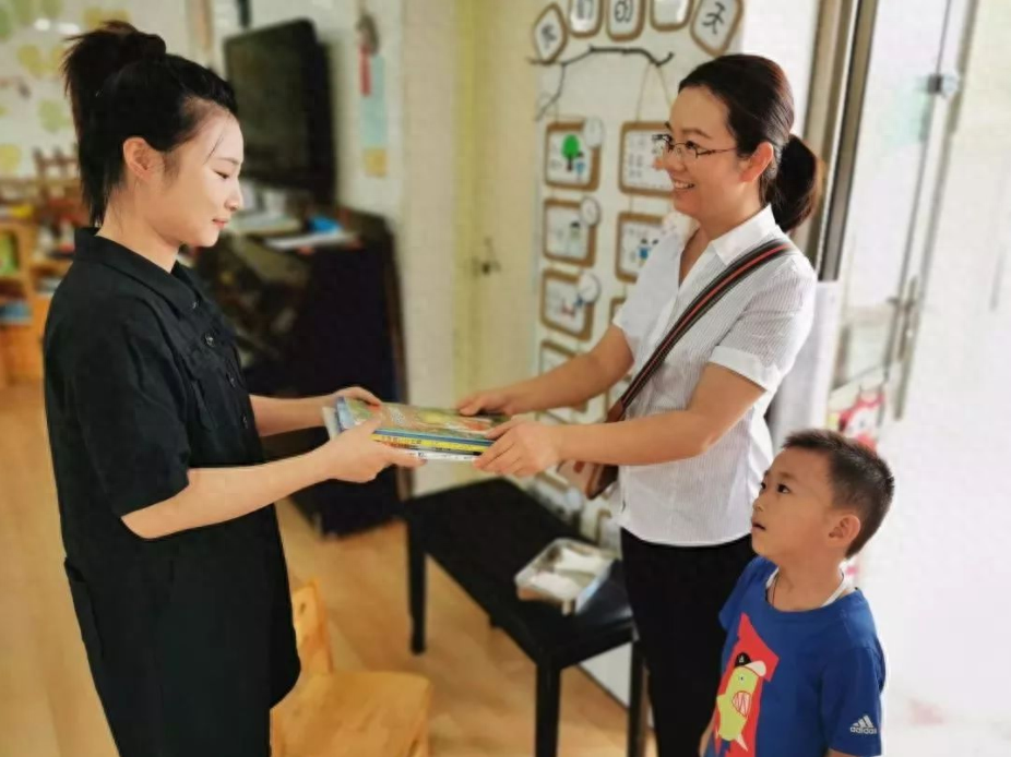 教師辭職信怎么寫 范文簡短 微信一段話，年輕教師哭著離職，無知家長毀了學(xué)生還要逼瘋教師