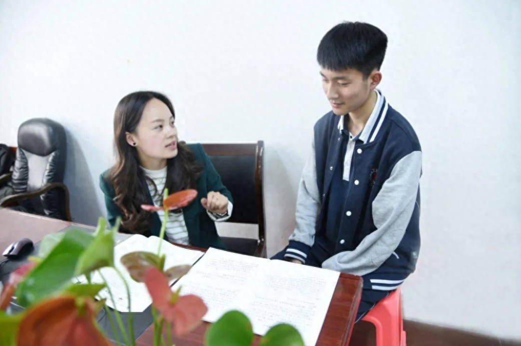 簡單大方的辭職信教師_辭職簡短范文信寫教師怎么寫_教師辭職信怎么寫 范文簡短