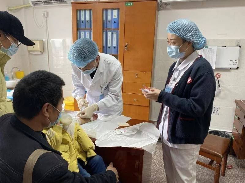護(hù)士姐姐的簡筆畫什么顏色_護(hù)士姐姐簡筆畫簡單_ai繪畫護(hù)士小姐姐