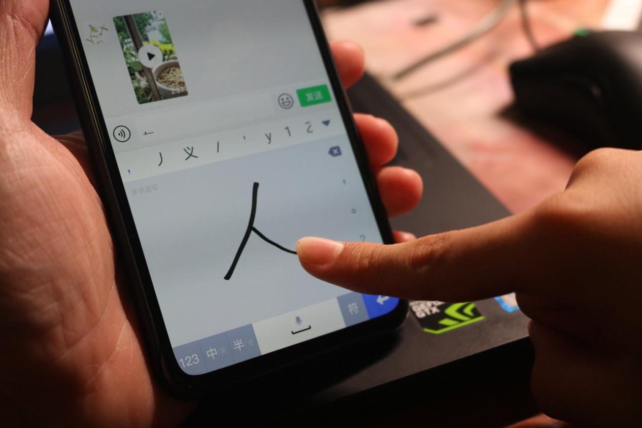 不接觸屏幕也能手寫？AI賦能下的百度輸入法